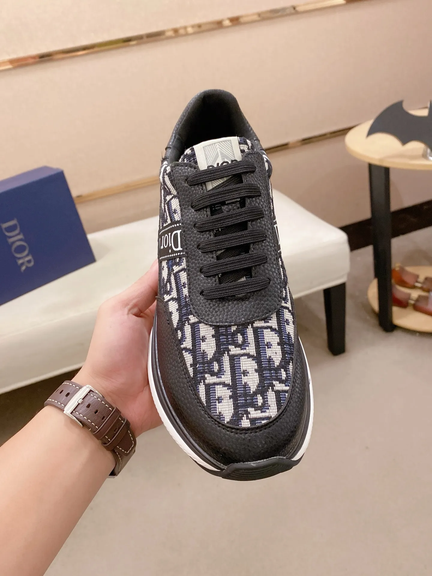 Men's shoes💰 462💰🇮🇹🇮🇹Dior d The new model is on sale at the same time at the counter. The upper 🇮🇹 is imported Italian first-layer cowhide, and the lining is fully imported sheepskin 💪💪. It is a complete 1⃣️ to 1⃣️ replica 🇮🇹💪💪, ⚠ Sole: The original sole is specially provided by the original factory. The exclusive movable molded sole is super comfortable. ⚠Original factory single goods, 🔍🔍high quality, you can enter and leave the counter at will, welcome to compare⚠. Code number:38-44